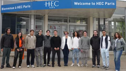 HEC Paris et Deloitte créent la Chaire IA pour une innovation responsable